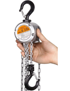 電力人員用鋁合金手拉葫蘆來起吊發電設備